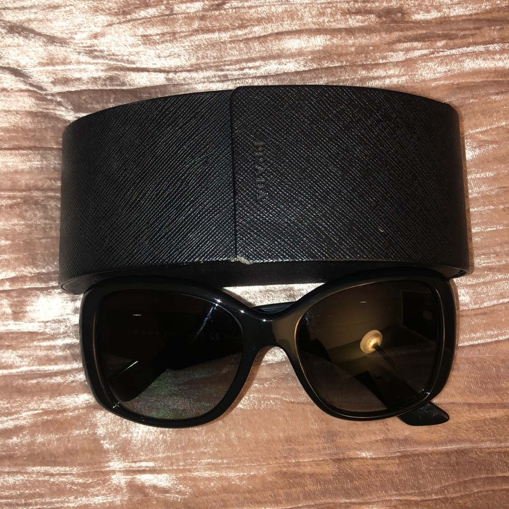 🔥Gorgeous Authentic Prada Polarized Sunglasses!🔥